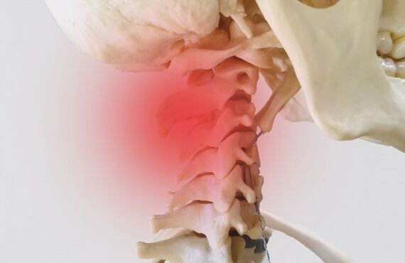 首の痛みや違和感にお悩みの方【Beyond Wellness】にお任せください